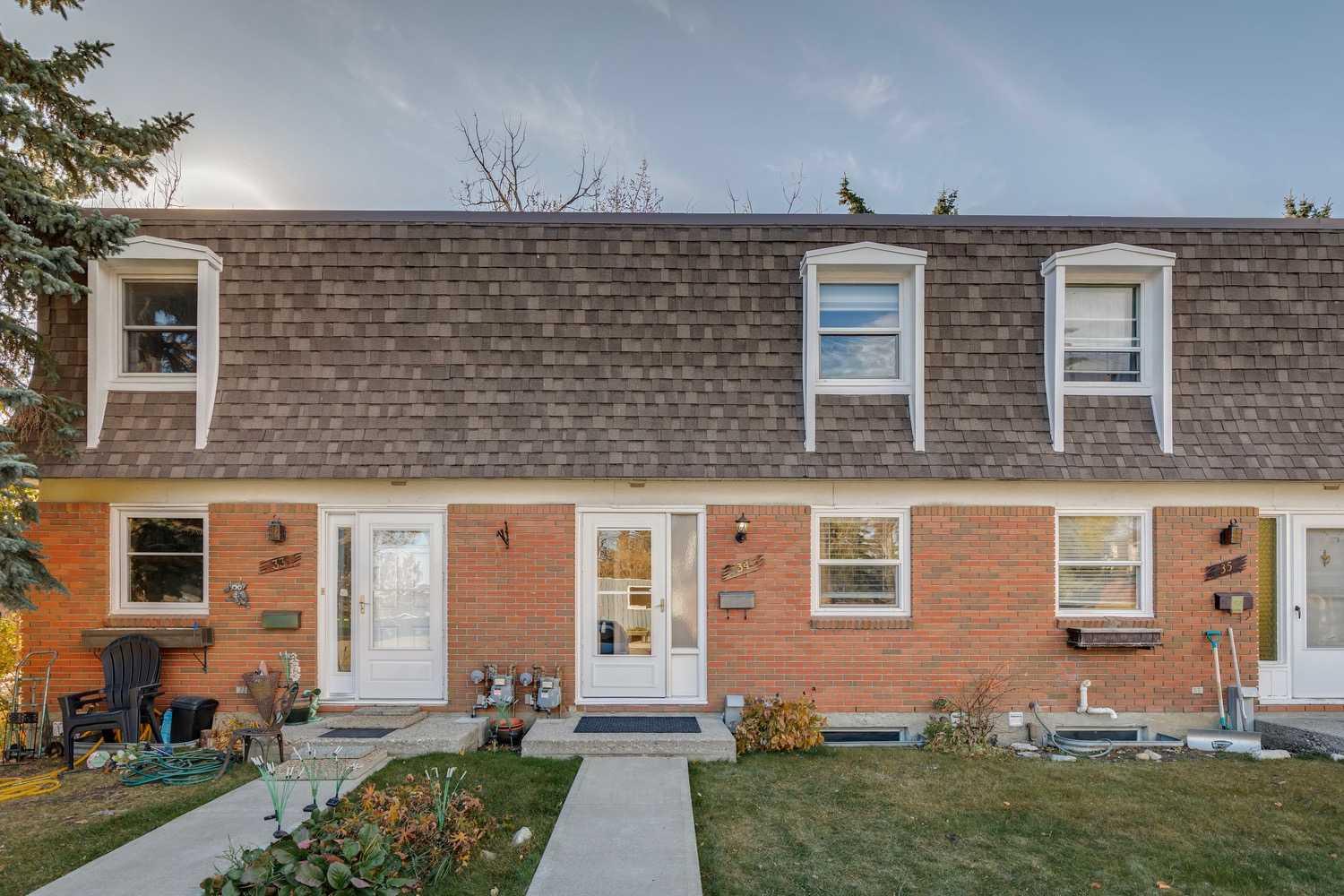 34, 330 Canterbury Drive SW