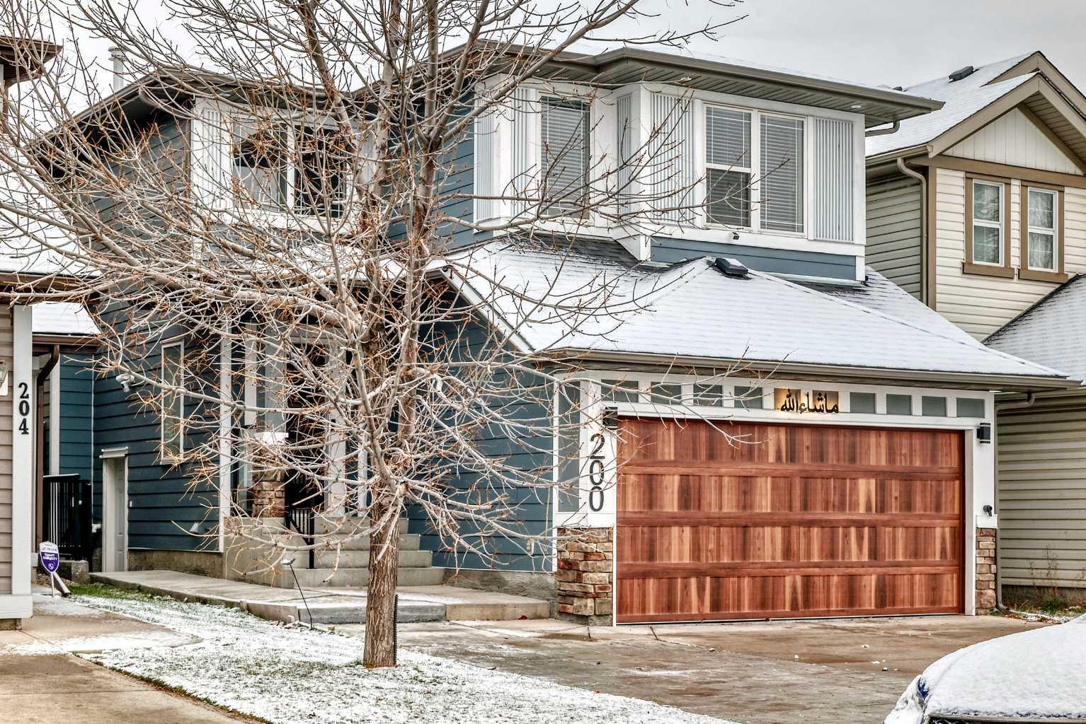 200 Panora Close NW